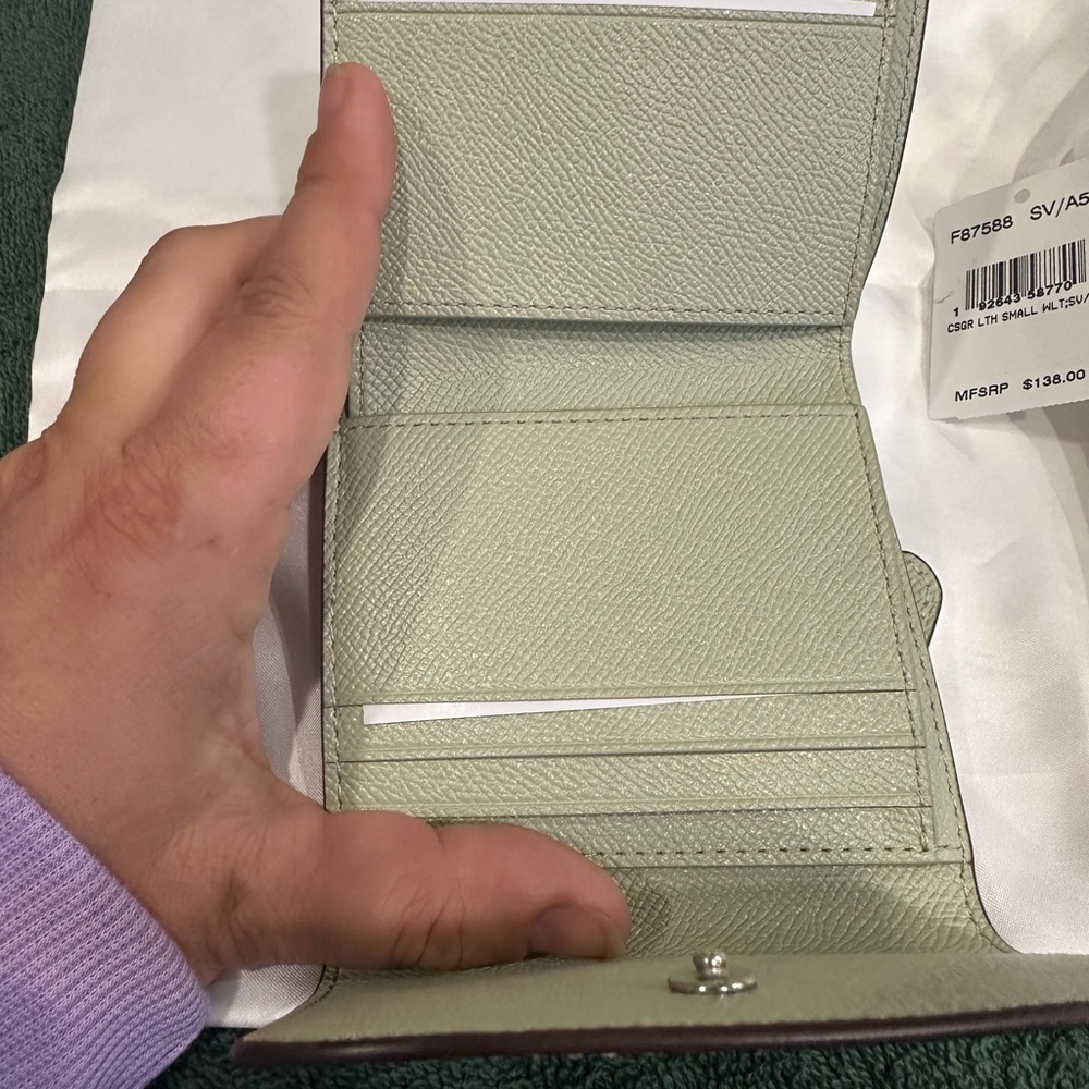 NWT Coach Pale Ivy Green Leather 3 Fold Crossgrain Leather Wallet F87588 - Picture 16 of 16